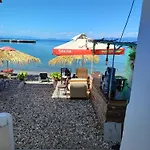Nyaraló Lori *